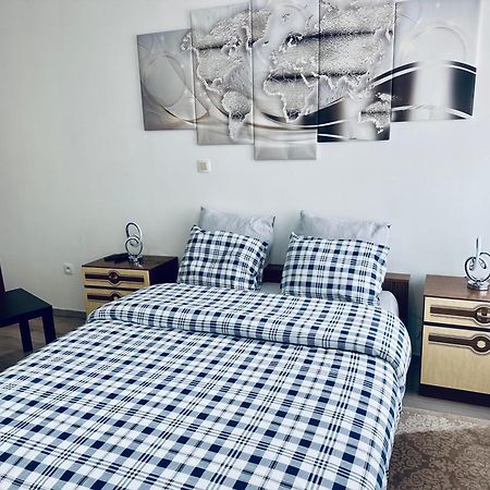 Chambre Et Sdd Privees Dans Une Maison Partagee Avec Des Residents Mons Exterior foto