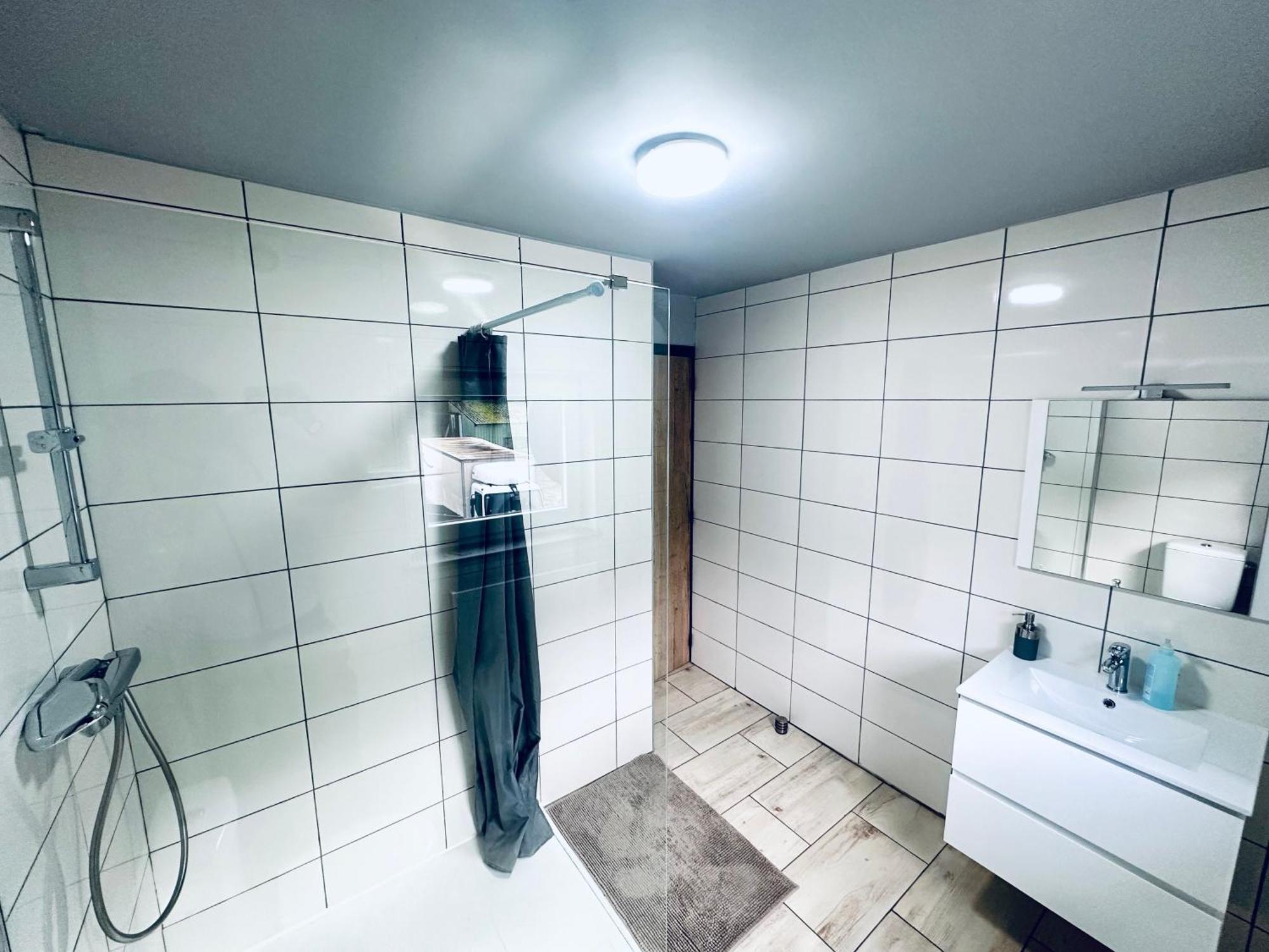 Chambre Et Sdd Privees Dans Une Maison Partagee Avec Des Residents Mons Exterior foto